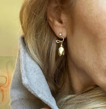 Load image into Gallery viewer, Snow Drop Earrings