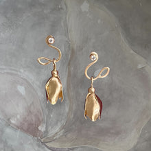 Load image into Gallery viewer, Snow Drop Earrings