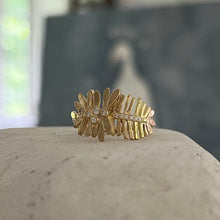 Load image into Gallery viewer, Palm Leaf Ring