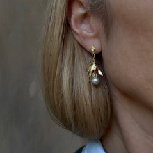 Load image into Gallery viewer, Swirling Pearl Earrings